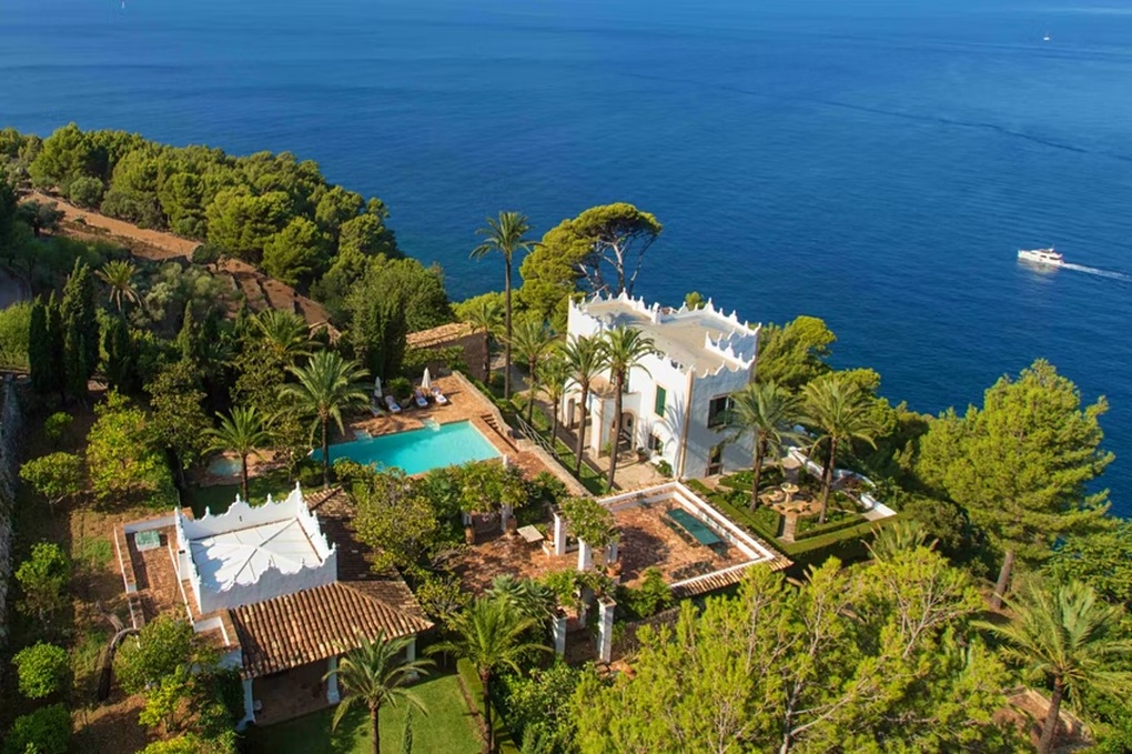 Lý do Michael Douglas không bán biệt thự 800 tỷ đồng ở Majorca, Tây Ban Nha - 2 Lý do Michael Douglas không bán biệt thự 800 tỷ đồng ở Majorca, Tây Ban Nha - 2