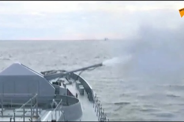 Video hạm đội Nga tập trận rầm rộ ở Crimea