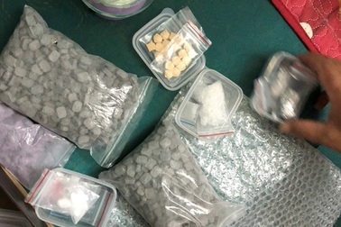 Triệt phá đường dây mua bán ma túy, thu giữ súng quân dụng