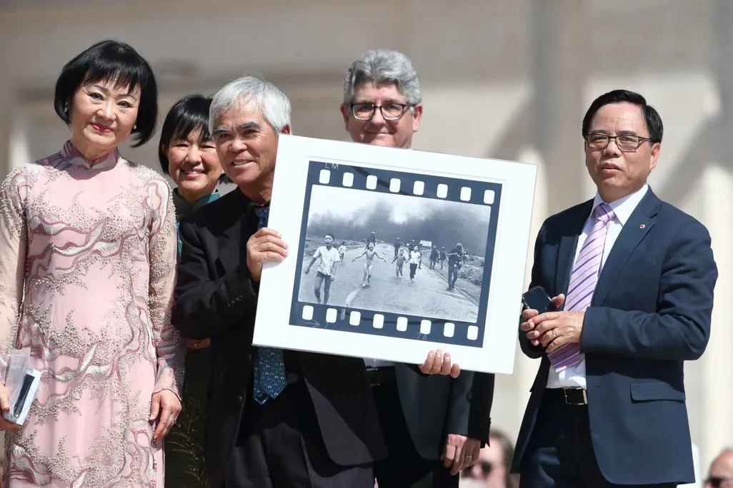 World Press Photo tạm ngừng công nhận Nick Út là tác giả ảnh Em bé Napalm - 1