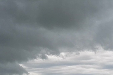 “Mưa vàng” giải nhiệt cho Huế