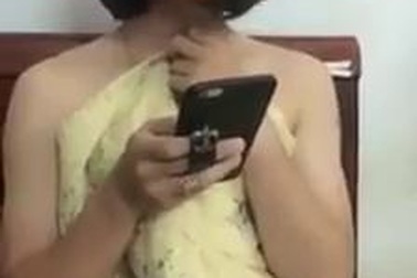 Hài hước clip cover "Em gái mưa" phiên bản "nam - nữ 2 trong 1"