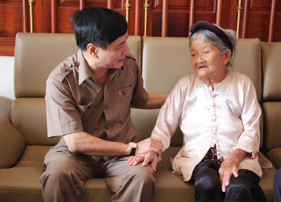 Đắk Lắk: Chú trọng công tác đền ơn đáp nghĩa đối với người có công - 2 Đắk Lắk: Chú trọng công tác đền ơn đáp nghĩa đối với người có công - 2