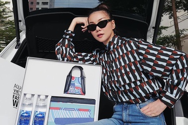 Thanh Hằng, Châu Bùi hào hứng "đập hộp" món quà độc đáo