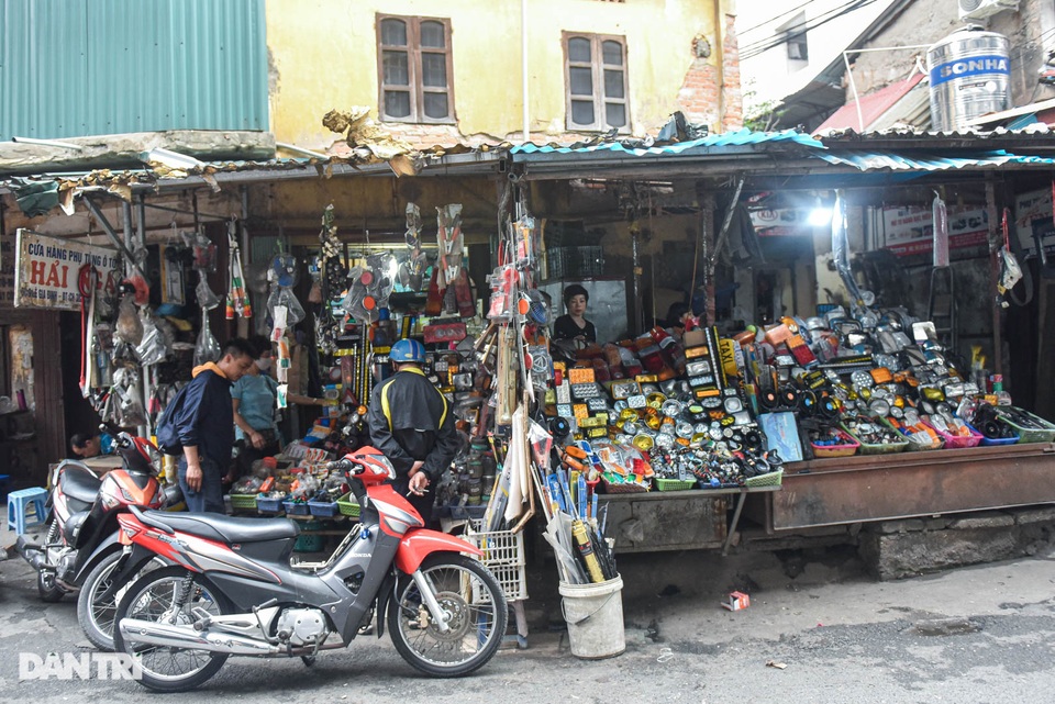 Khu chợ có cái tên độc, lạ bán đủ loại thượng vàng, hạ cám ở Hà Nội - 5 Khu chợ có cái tên độc, lạ bán đủ loại thượng vàng, hạ cám ở Hà Nội - 5