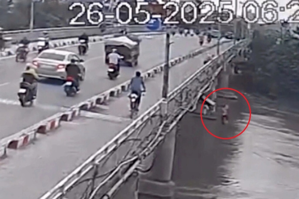 Cô giáo dũng cảm lao mình xuống sông cứu người nhảy cầu Đò Quan - 2 Cô giáo dũng cảm lao mình xuống sông cứu người nhảy cầu Đò Quan - 2