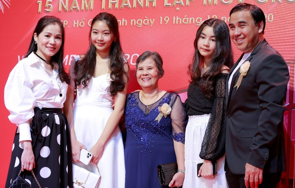 Con gái Quyền Linh cao vượt ba, càng lớn càng xinh đẹp - 1 Con gái Quyền Linh cao vượt ba, càng lớn càng xinh đẹp - 1