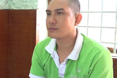 Vào nhà nghỉ cùng người phụ nữ bị mất tài sản, cùng vợ cướp lại tài sản