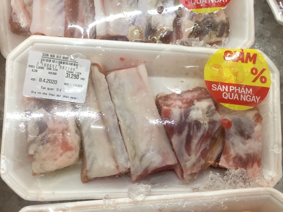 Thịt heo nhập khẩu giá rẻ bán đầy các cửa hàng ở TPHCM - 3 Thịt heo nhập khẩu giá rẻ bán đầy các cửa hàng ở TPHCM - 3
