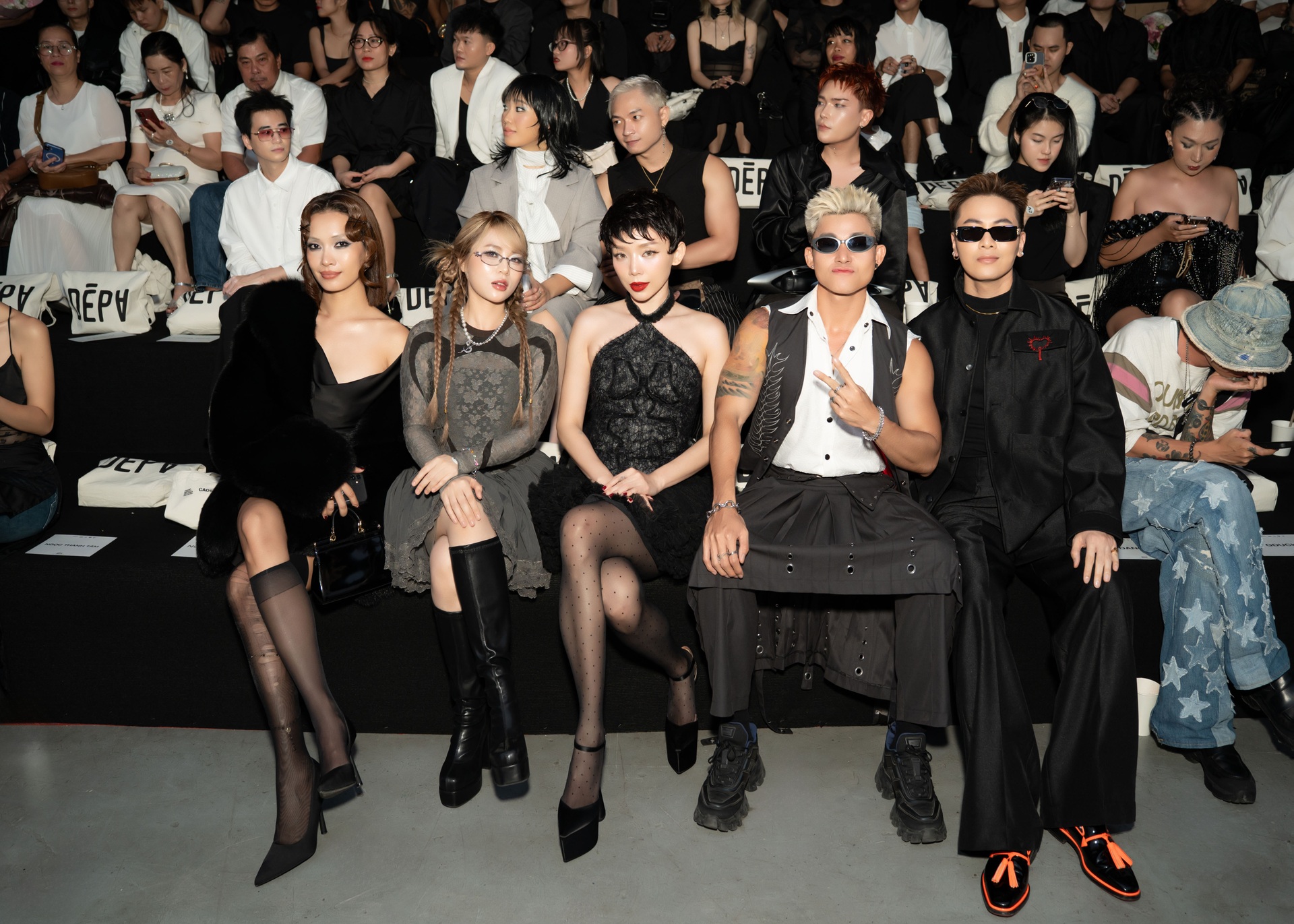 Minh Tú diện đồ ấn tượng, Tóc Tiên gợi cảm đọ dáng cùng dàn “Chị đẹp” - 9 Minh Tú diện đồ ấn tượng, Tóc Tiên gợi cảm đọ dáng cùng dàn “Chị đẹp” - 9