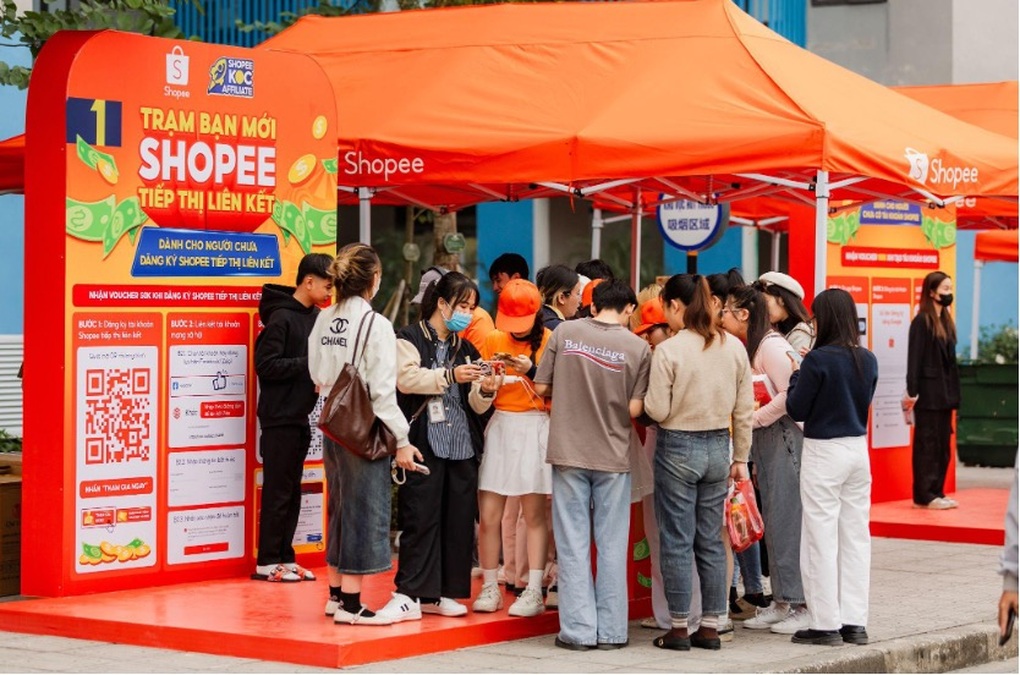 Shopee mang đại nhạc hội đến với công nhân mùa cuối năm - 2