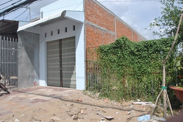 Dân xây dựng hàng rào, phường bắt xin phép: UBND tỉnh Cà Mau chỉ đạo xử lý dứt điểm!