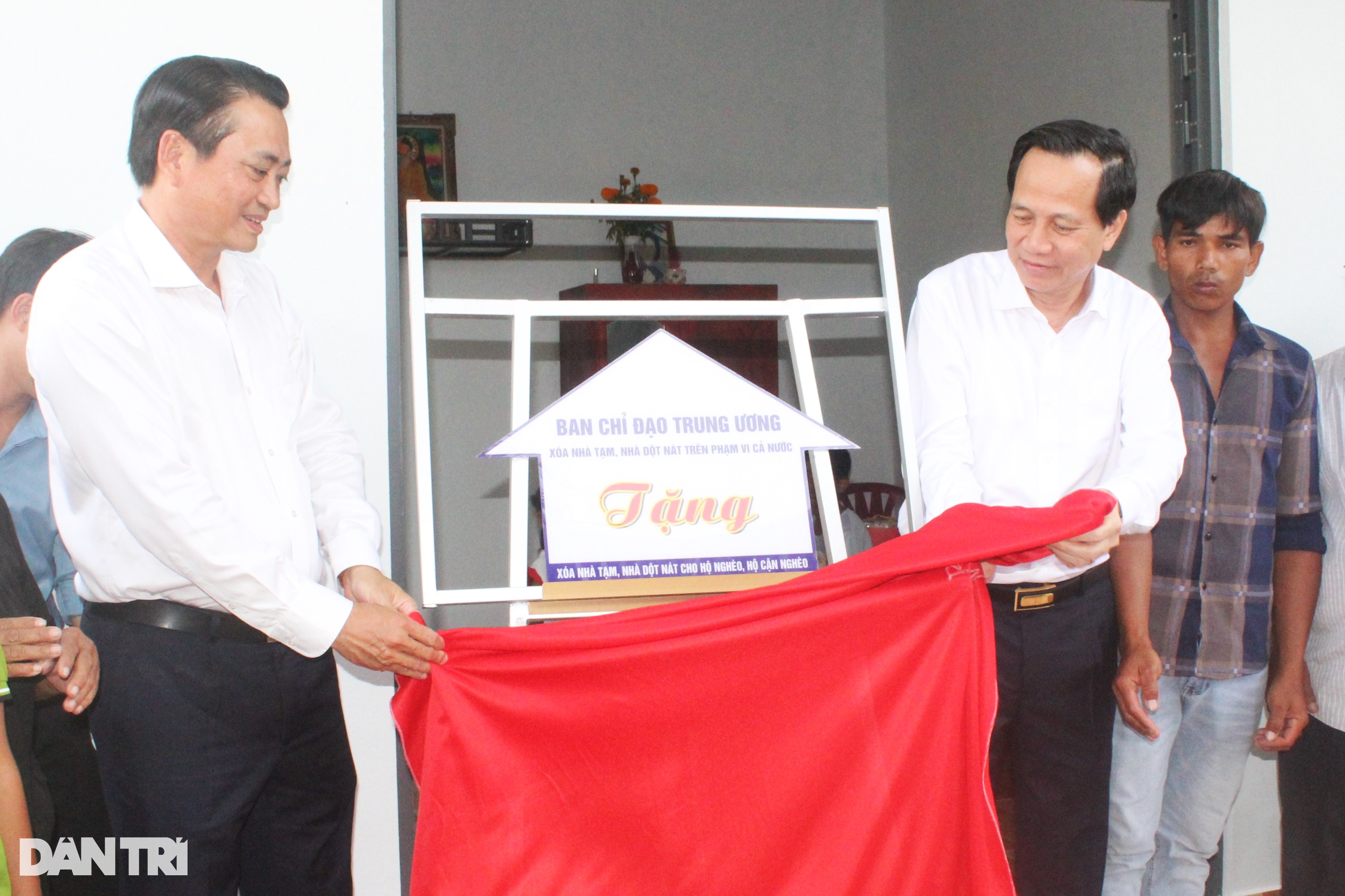 Bộ trưởng Đào Ngọc Dung: Xóa nhà tạm là chủ trương nhân văn, ý nghĩa cao cả - 2 Bộ trưởng Đào Ngọc Dung: Xóa nhà tạm là chủ trương nhân văn, ý nghĩa cao cả - 2