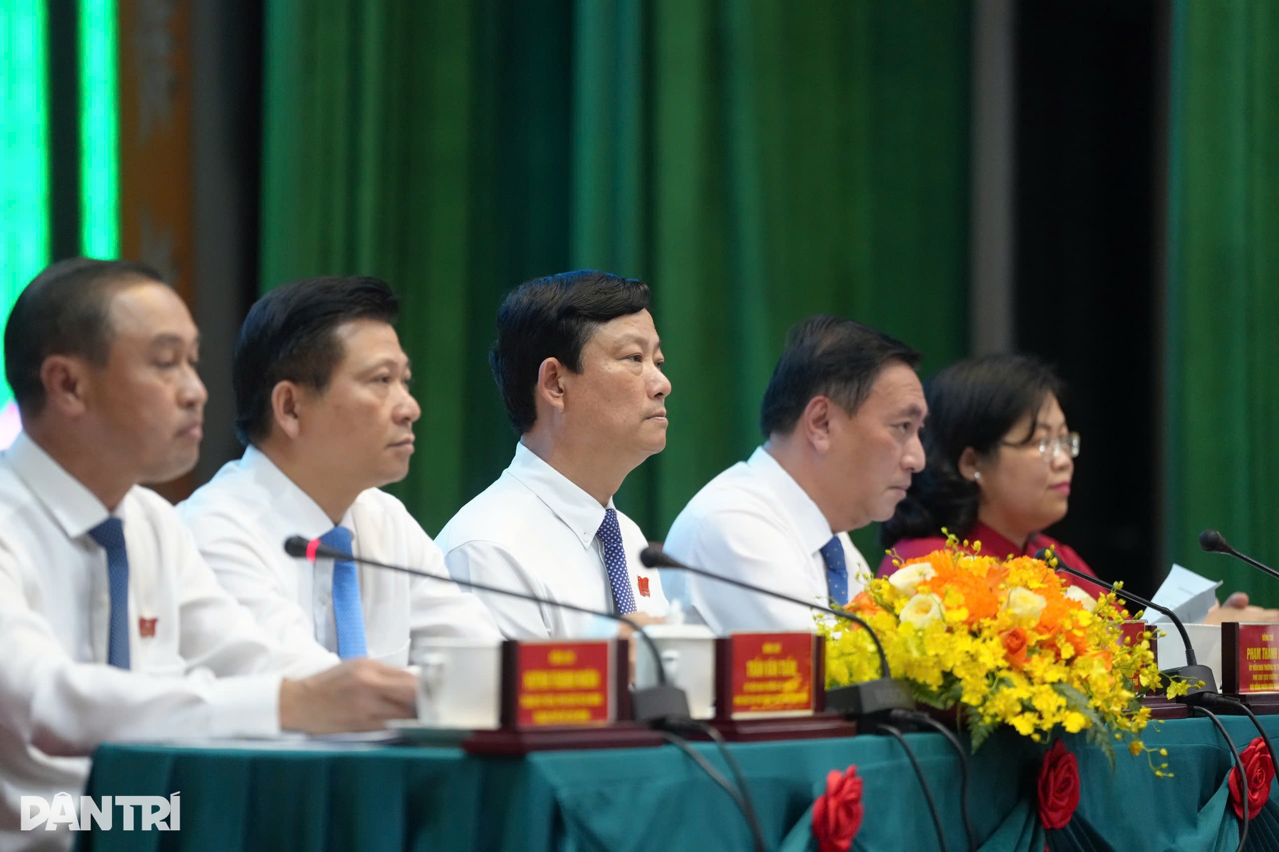 Phiên họp đầu tiên, kiện toàn nhân sự sở, ngành TPHCM mới - 2