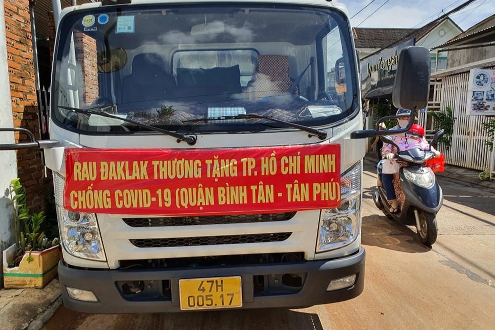 Người Đắk Lắk thương tặng TPHCM hàng chục tấn rau củ nghĩa tình - 1 Người Đắk Lắk thương tặng TPHCM hàng chục tấn rau củ nghĩa tình - 1