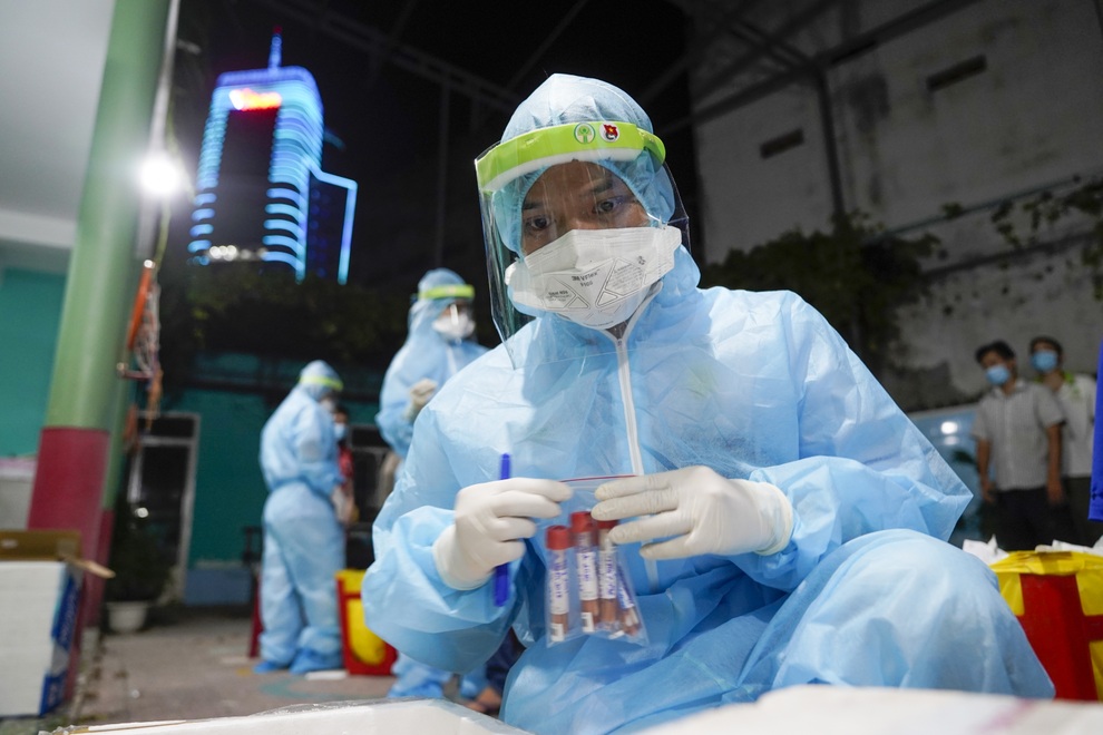 TPHCM ghi nhận 6.000 ca nhiễm SARS-CoV-2 trong ngày đầu xét nghiệm mở rộng - 1 TPHCM ghi nhận 6.000 ca nhiễm SARS-CoV-2 trong ngày đầu xét nghiệm mở rộng - 1