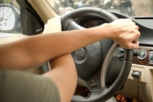 Học lái xe xong bằng "cất tủ", ra đường có an toàn?