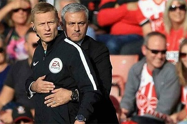 Bị truất quyền chỉ đạo, HLV Mourinho vẫn thoát án phạt