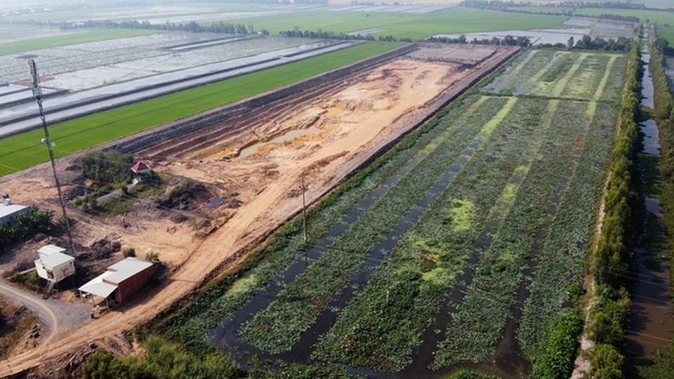Khai thác đất trái phép, 2 doanh nghiệp bị phạt hơn 6 tỷ đồng - 1 Khai thác đất trái phép, 2 doanh nghiệp bị phạt hơn 6 tỷ đồng - 1