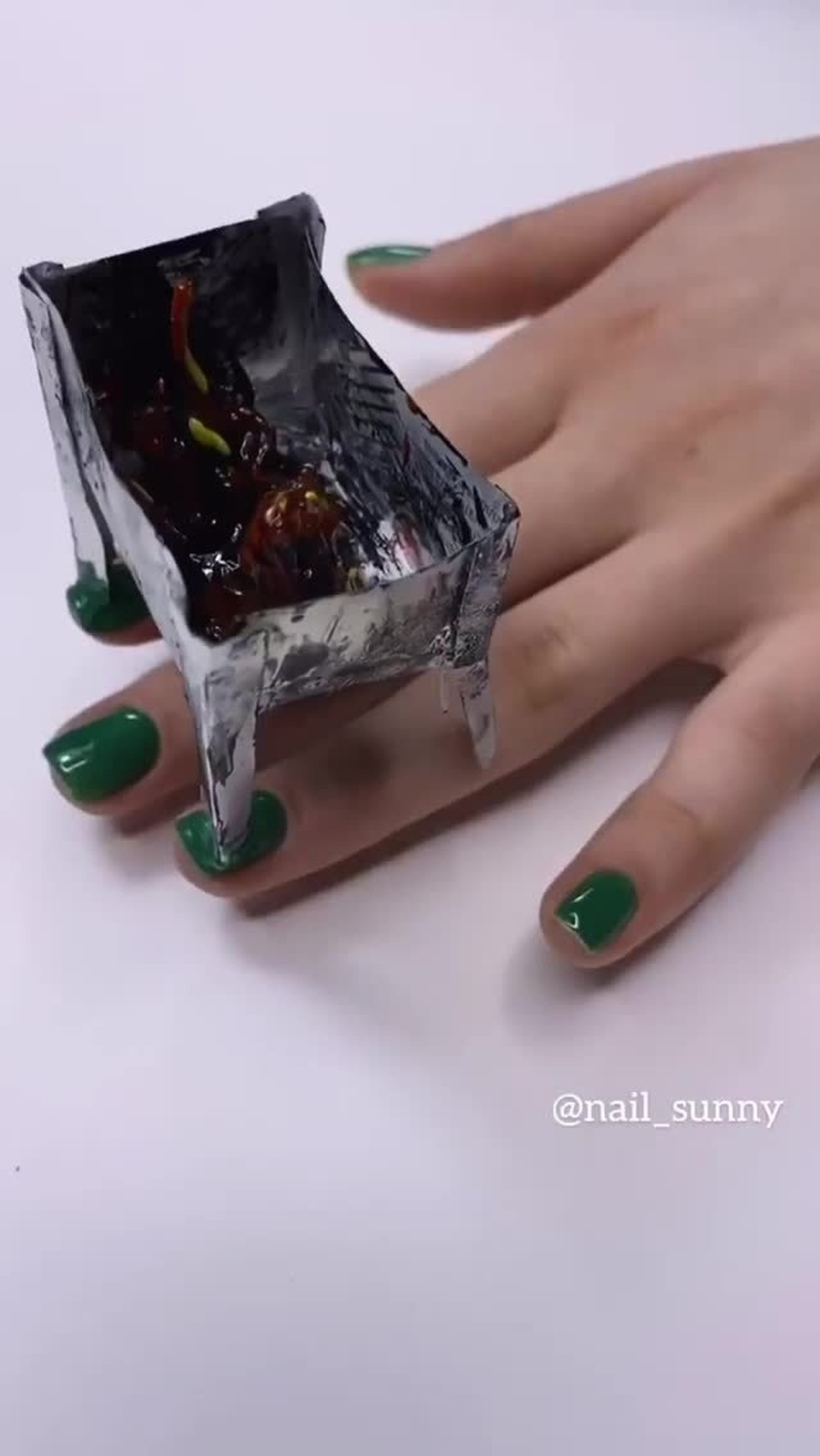 Kinh hãi bộ móng tay nguy hiểm nhất thế giới - 3