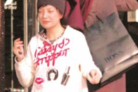 Triệu Vy bị đồn mang bầu 5 tháng