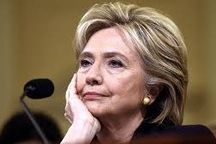 Người ủng hộ bà Clinton lo lắng khi khoảng cách với ông Trump bị thu hẹp