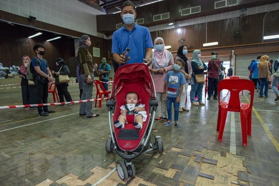 Tái phong tỏa toàn diện sẽ khiến 1 triệu lao động Malaysia mất việc - 1 Tái phong tỏa toàn diện sẽ khiến 1 triệu lao động Malaysia mất việc - 1