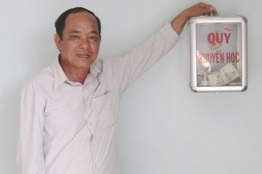 Ông Chỉnh khuyến học  