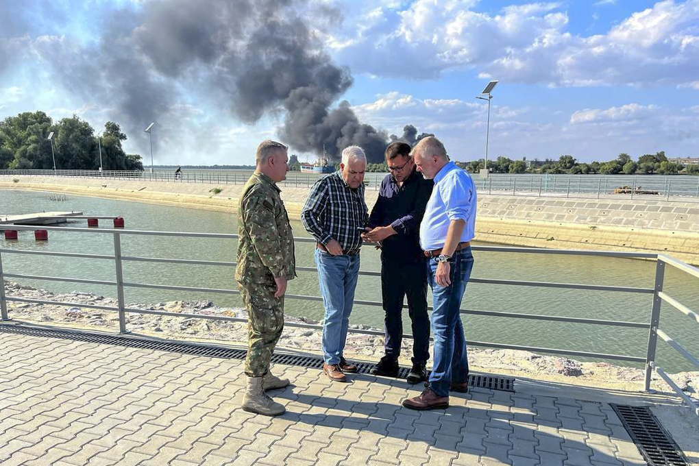 NATO lên tiếng sau nghi vấn mảnh vỡ UAV Nga rơi xuống Romania - 1 NATO lên tiếng sau nghi vấn mảnh vỡ UAV Nga rơi xuống Romania - 1