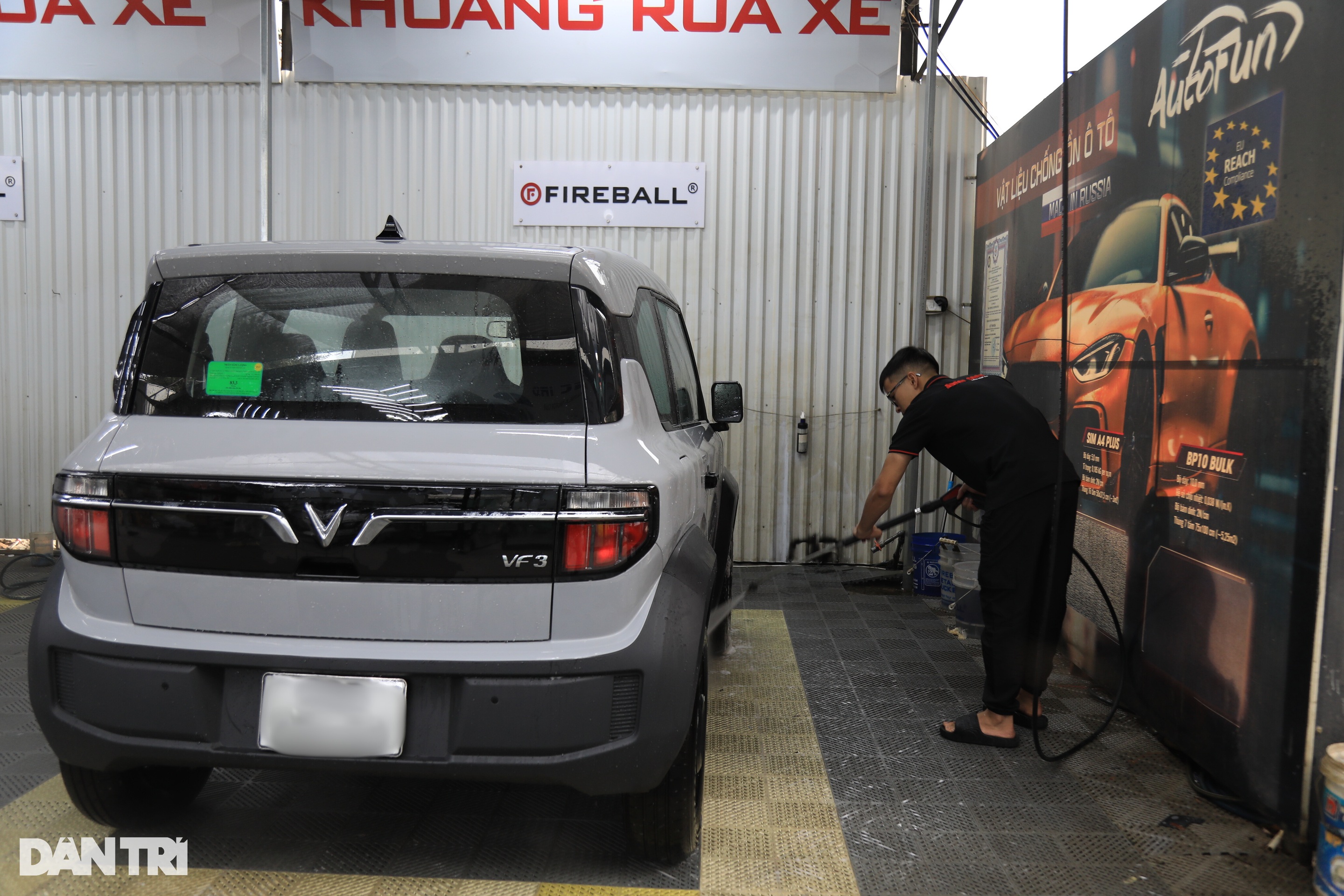 Người Hà Nội chi tiền triệu, xếp hàng đưa xế cưng đi spa trước Tết - 4 Người Hà Nội chi tiền triệu, xếp hàng đưa xế cưng đi spa trước Tết - 4