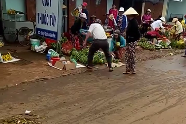 Trưởng công an xã sút đồ dân: "Cán bộ hành xử vô văn hóa!"