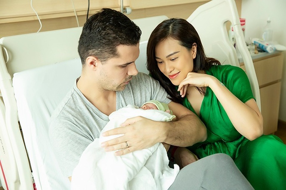 Hạnh phúc đáng ngưỡng mộ của 2 MC Việt xinh đẹp lấy chồng Tây năm 2019 - 2 Hạnh phúc đáng ngưỡng mộ của 2 MC Việt xinh đẹp lấy chồng Tây năm 2019 - 2