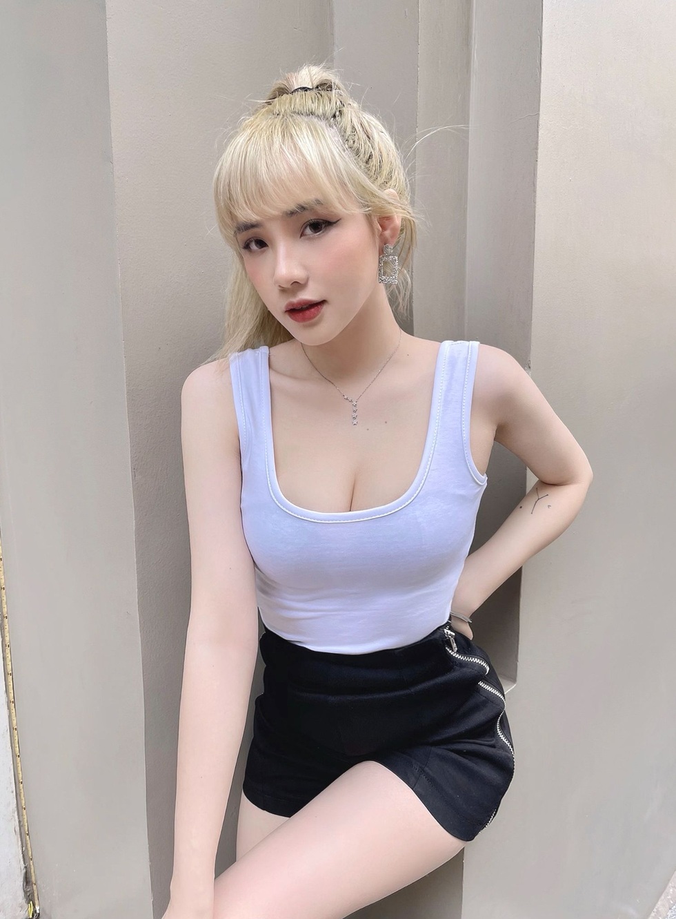 Hot girl gợi cảm: Yêu không cần chu cấp, phớt lờ lời gạ gẫm ảnh khỏa thân - 10 Hot girl gợi cảm: Yêu không cần chu cấp, phớt lờ lời gạ gẫm ảnh khỏa thân - 10