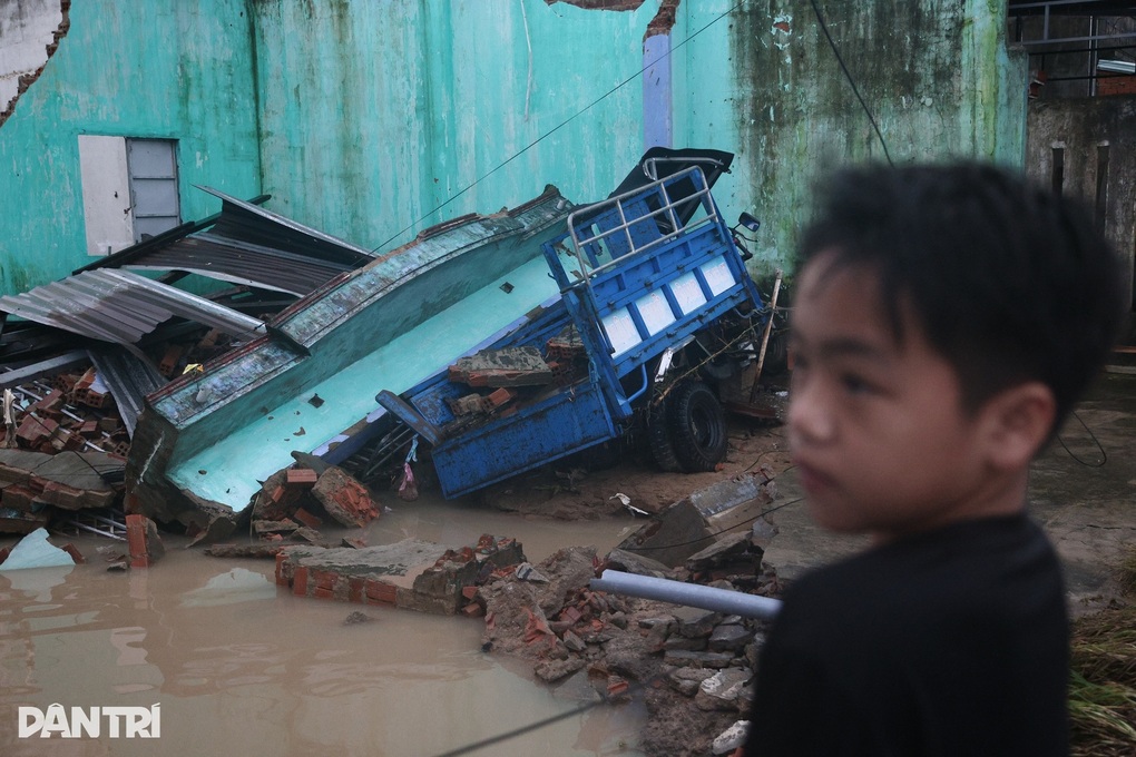 Trường đại học miễn học phí cho sinh viên mất cha mẹ trong lũ - 2