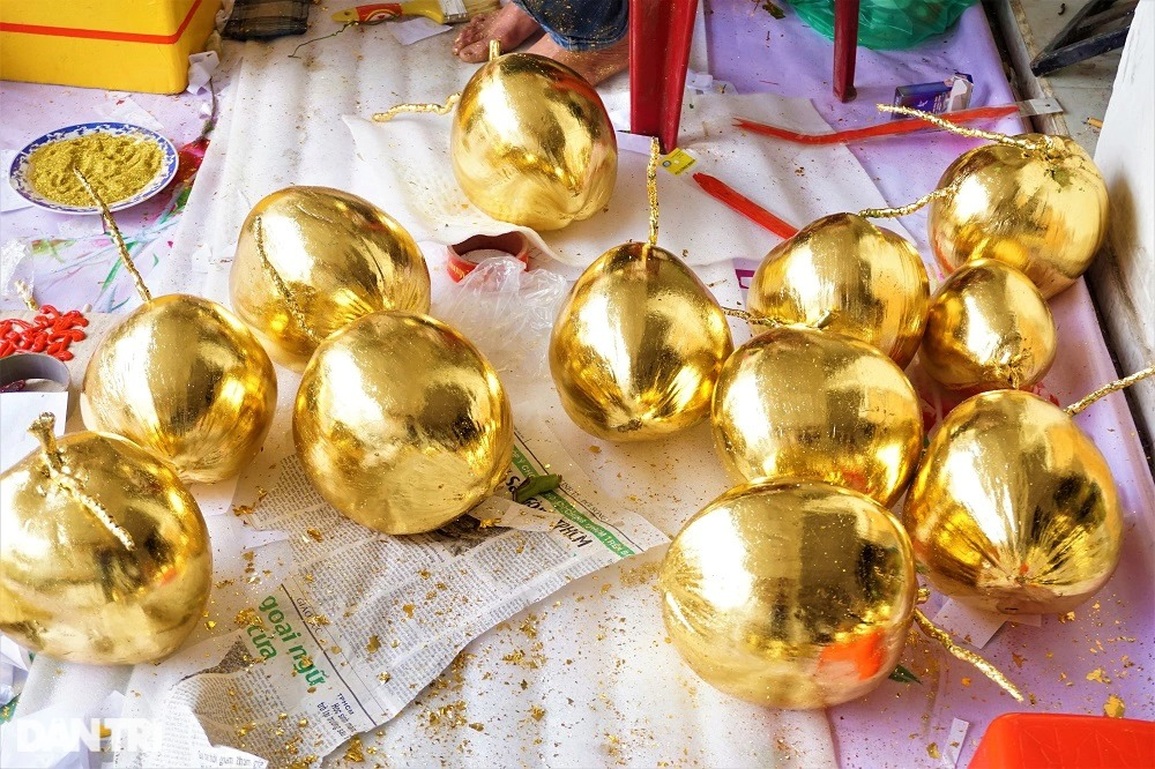 Dừa dát vàng 24k in hình linh vật hổ, hàng độc chơi Tết, đại gia săn lùng - 6 Dừa dát vàng 24k in hình linh vật hổ, hàng độc chơi Tết, đại gia săn lùng - 6