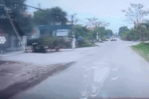 Vượt ẩu gây va chạm, tài xế còn tỏ thái độ hung hăng