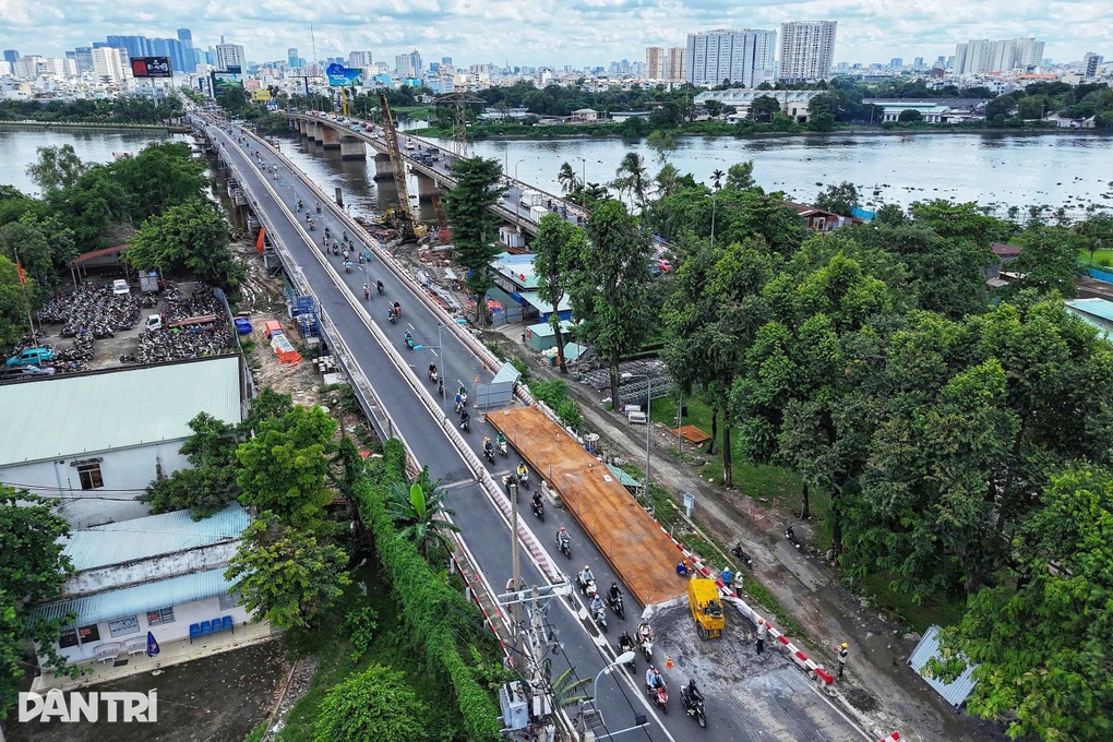 Khối sắt lạ tại dự án nâng tĩnh không cầu Bình Triệu 1 ở TPHCM - 3