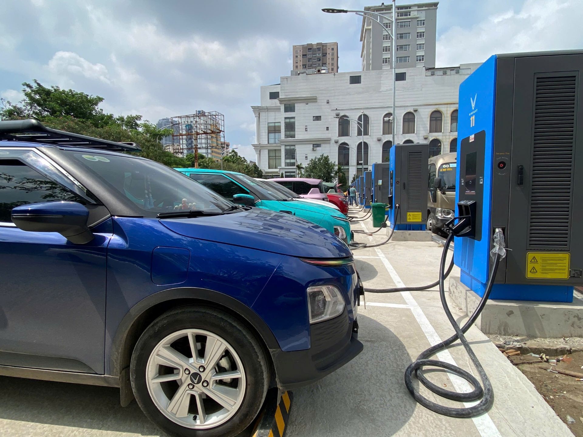 V-Green mở trạm sạc nhanh quy mô lớn đầu tiên tại Cầu Giấy - 2 V-Green mở trạm sạc nhanh quy mô lớn đầu tiên tại Cầu Giấy - 2
