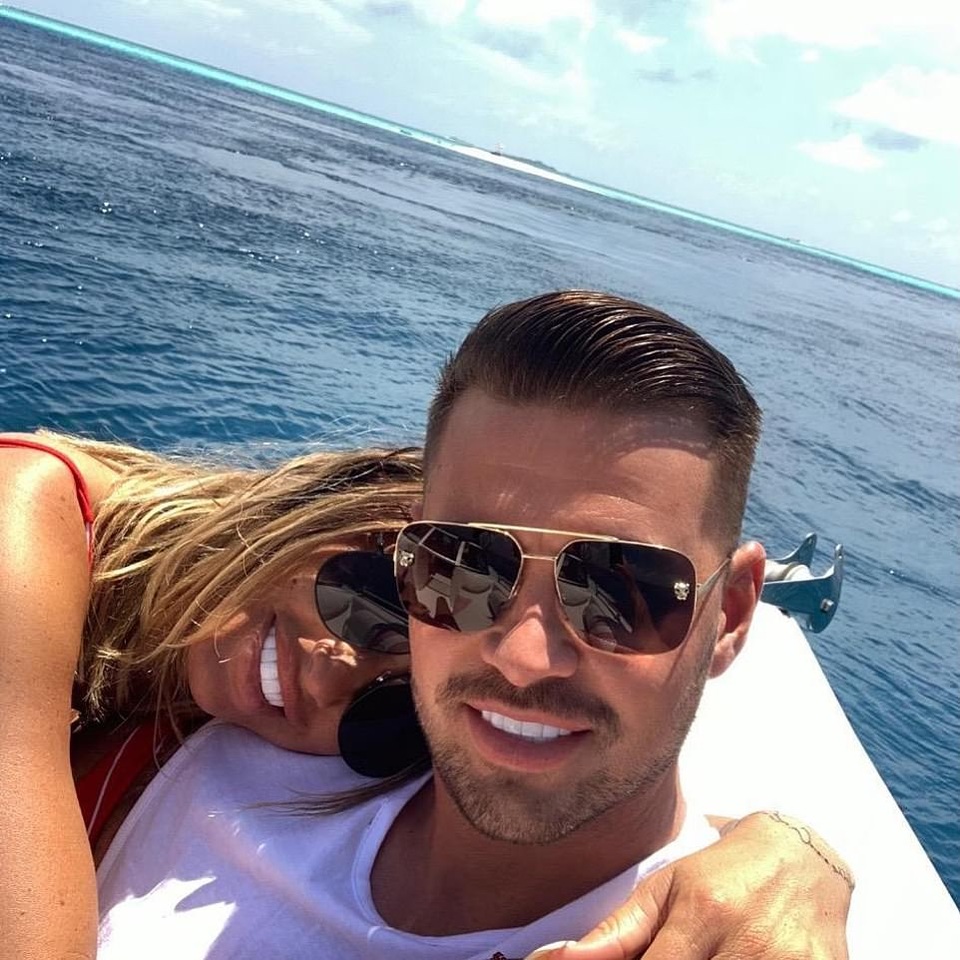 Katie Price mặc áo tắm, đi xe lăn ra biển - 7 Katie Price mặc áo tắm, đi xe lăn ra biển - 7
