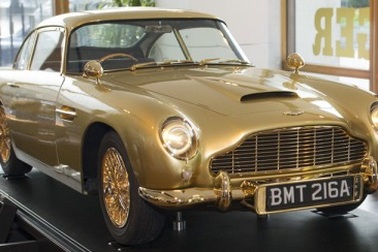Mô hình xe Aston Martin DB5 mạ vàng