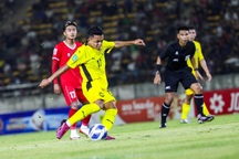 Báo Malaysia nhận xét trình độ đội nhà khi mất 7 cầu thủ bị FIFA "treo giò"