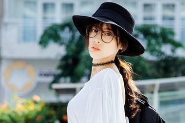 Nữ sinh trường Múa xinh đẹp làm mẫu ảnh từ năm 12 tuổi