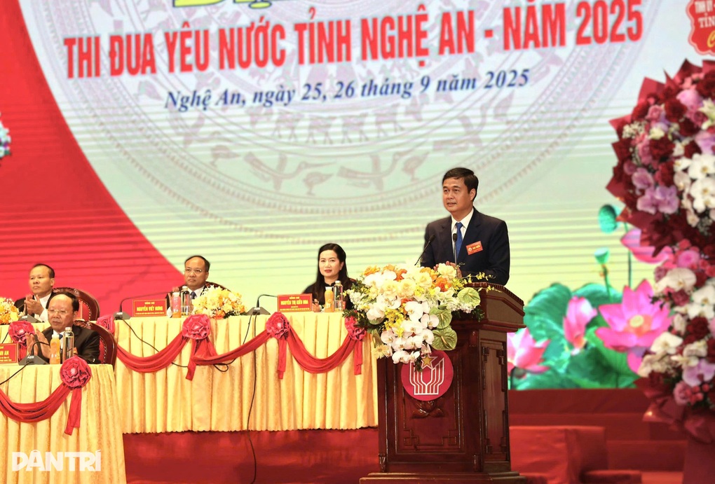 Bí thư Nghệ An: “Càng khó khăn càng phải thi đua” - 1 Bí thư Nghệ An: “Càng khó khăn càng phải thi đua” - 1