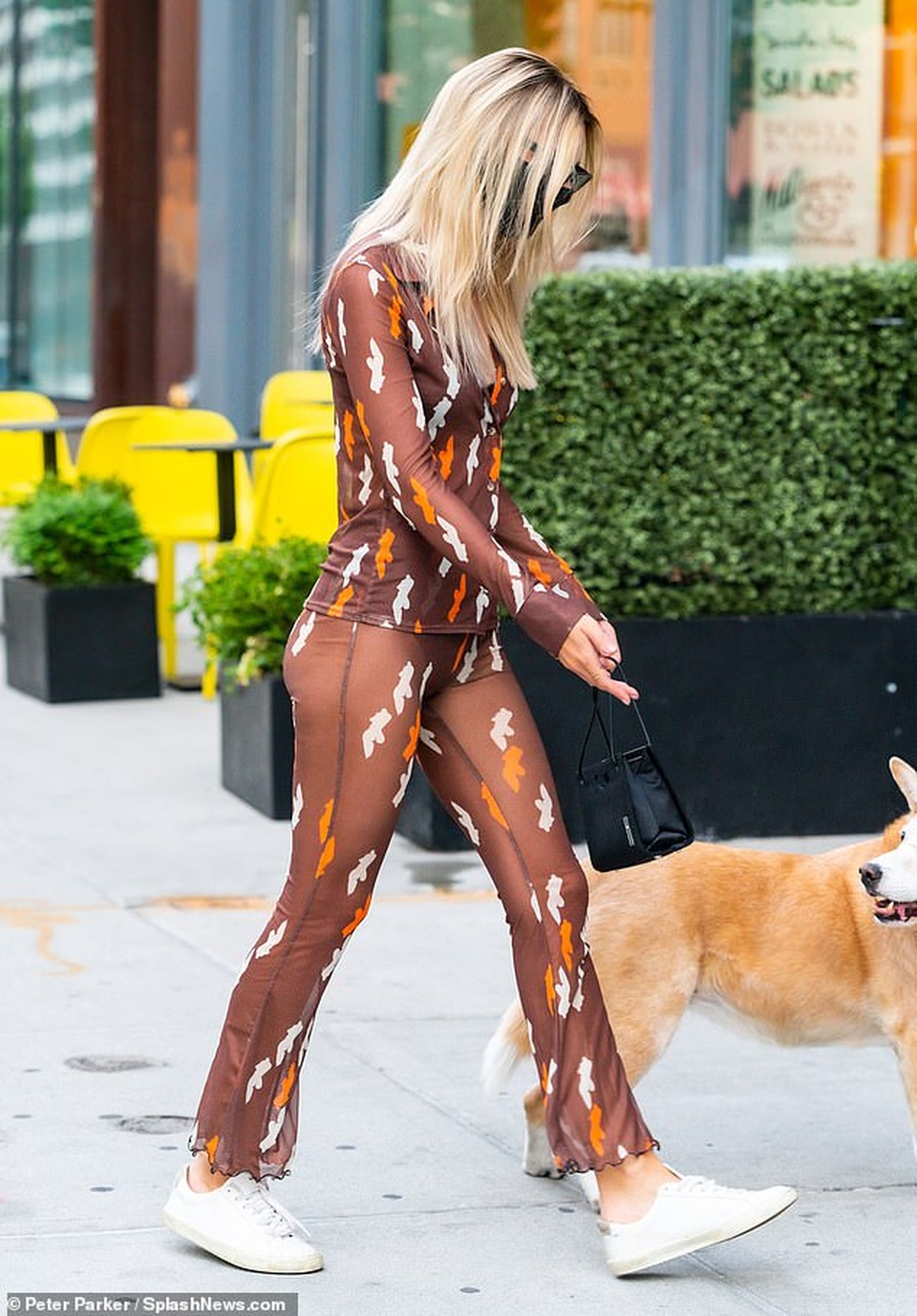 Choáng với trang phục xuyên thấu của Emily Ratajkowski - 3 Choáng với trang phục xuyên thấu của Emily Ratajkowski - 3