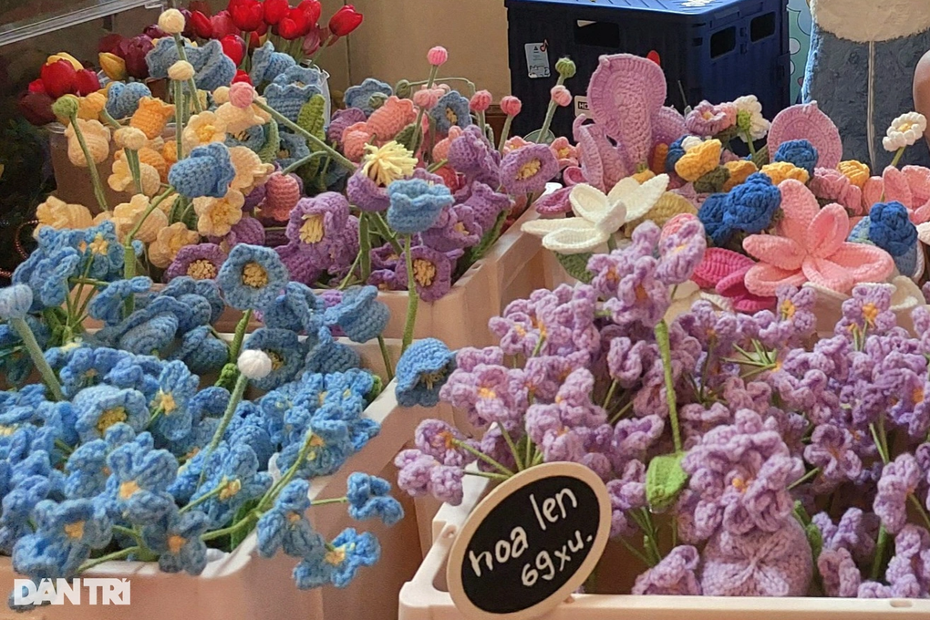 Hoa, búp bê bằng len... lên ngôi dịp 20/10 - 1