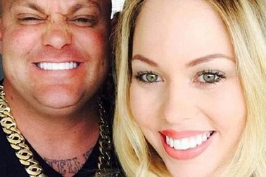 Hoa hậu Quốc tế Úc bị bỏng mặt vì dính líu tới tội phạm