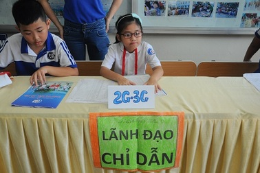 Học sinh tiểu học trải nghiệm làm "lãnh đạo" 