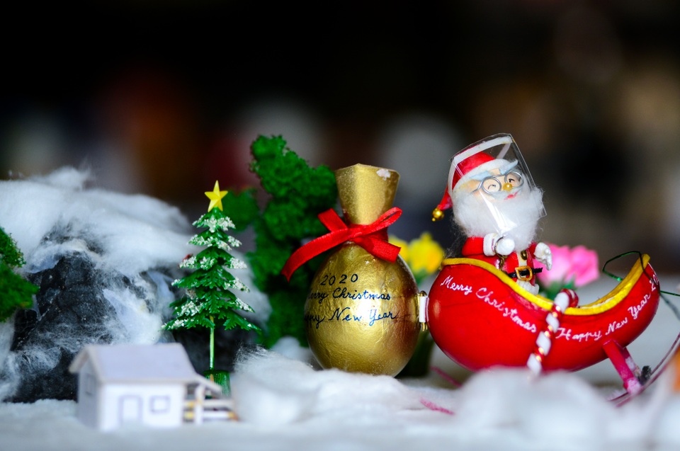 Biến vỏ trứng thành ông già Noel.jpg Biến vỏ trứng thành ông già Noel.jpg