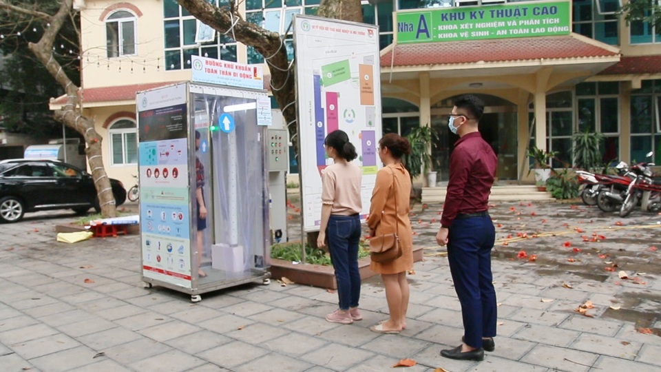 Buồng khử khuẩn toàn thân hiệu quả 99,99% do người Việt chế tạo - 4 Buồng khử khuẩn toàn thân hiệu quả 99,99% do người Việt chế tạo - 4