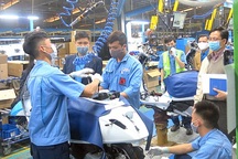 Công đoàn đề xuất hỗ trợ lao động nghỉ việc để trông con do Covid-19